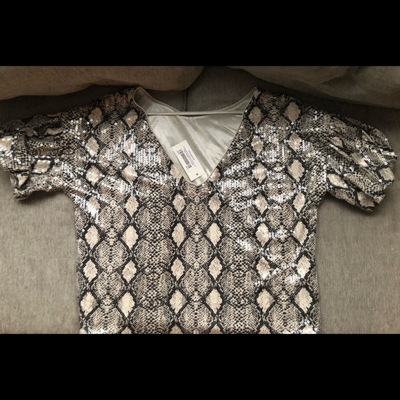 NWT Sequin snakeskin top - Picture 5 of 8
